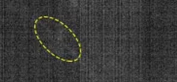 Before optimization — defect signals obscured by background noise due to synchronization instability.