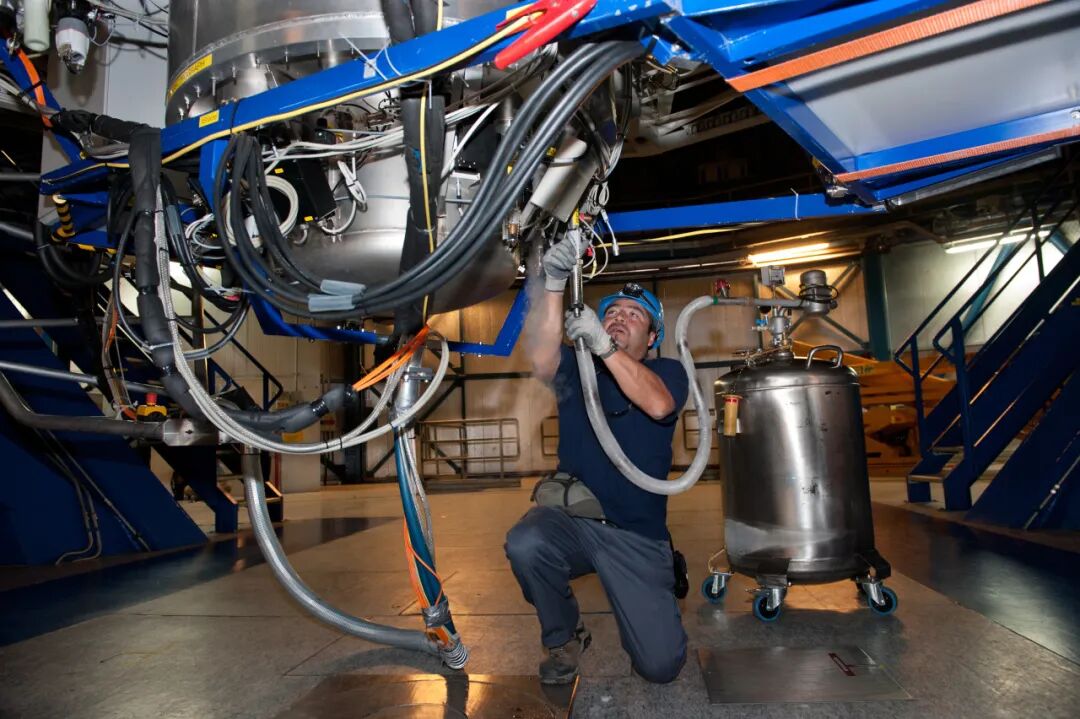 Figure 2. Liquid nitrogen refilling for astronomical instruments.